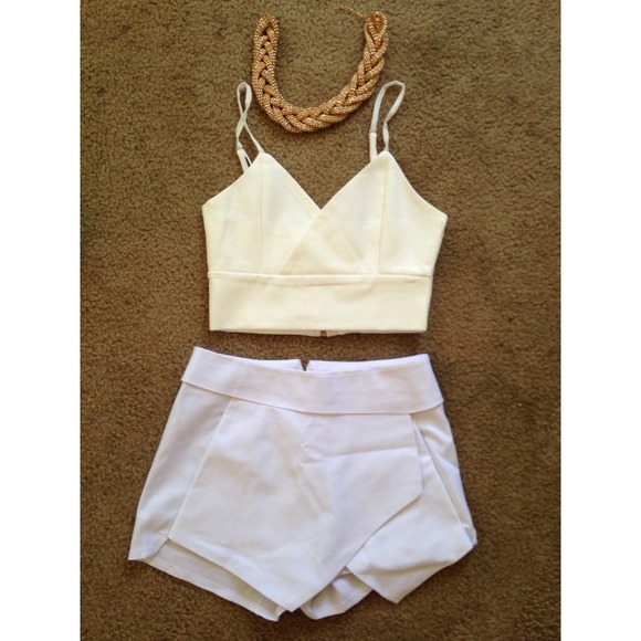 🚫bundled🚫Cream top!