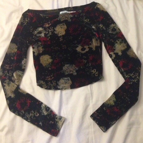 Long sleeve crop top