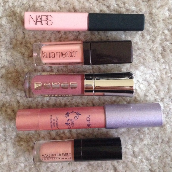 Assorted lip gloss