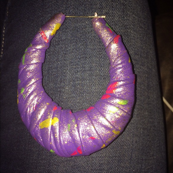 LEATHER EARRINGS - Picture 2 of 4