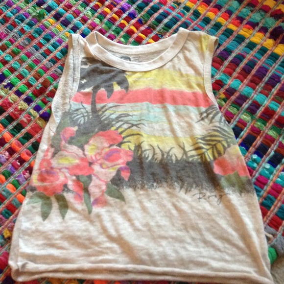 Cropped muscle tee