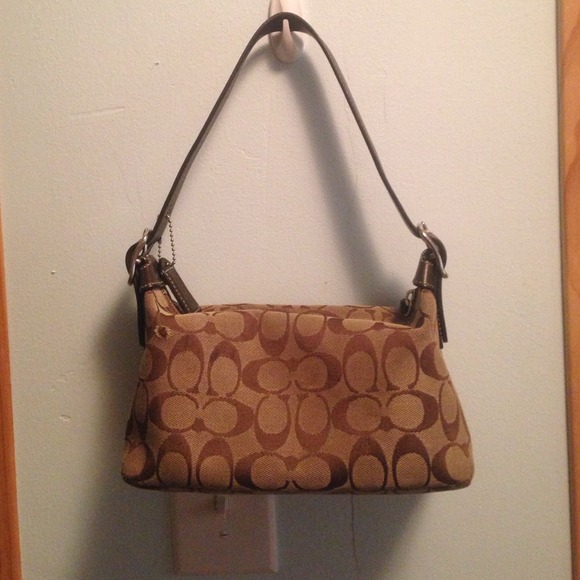 AUTHENTIC coach purse!!
