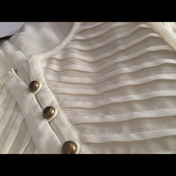 SOLD! 💓 Ruffle Shirt 💓 - Picture 2 of 2