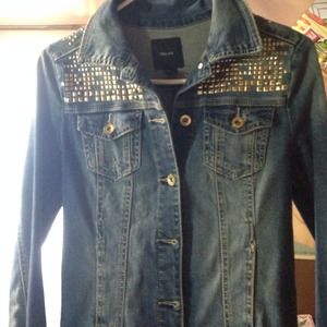 Jean jacket with gold studs