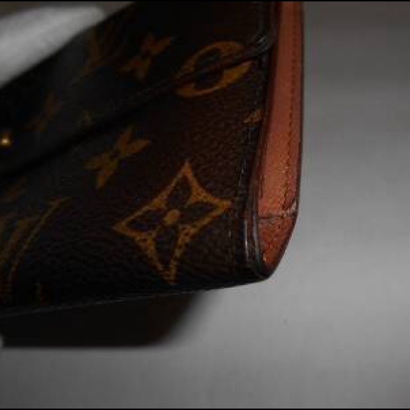 SOLD 100% Louis Vuitton Vintage Button Wallet - Picture 3 of 4