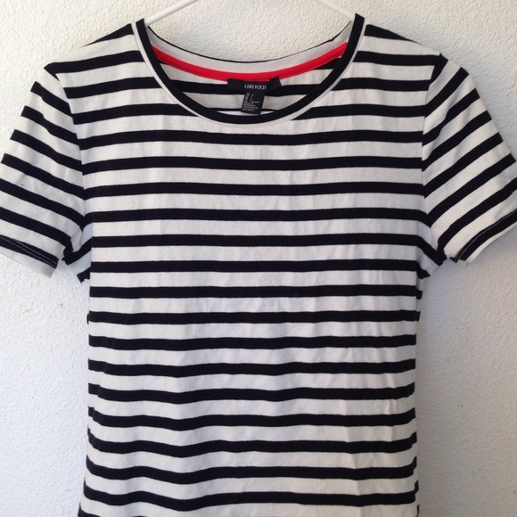 Forever21 black&White T-Shirt