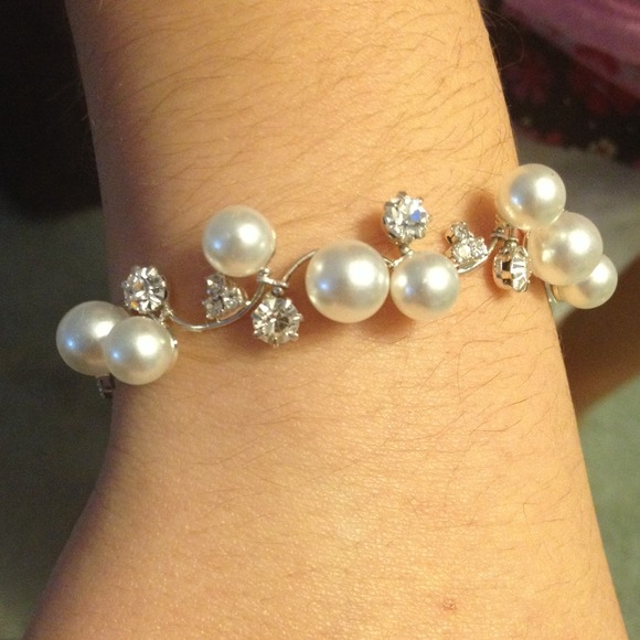 Icing Jewelry - ✨Cute pearl and rhinestone bracelet✨