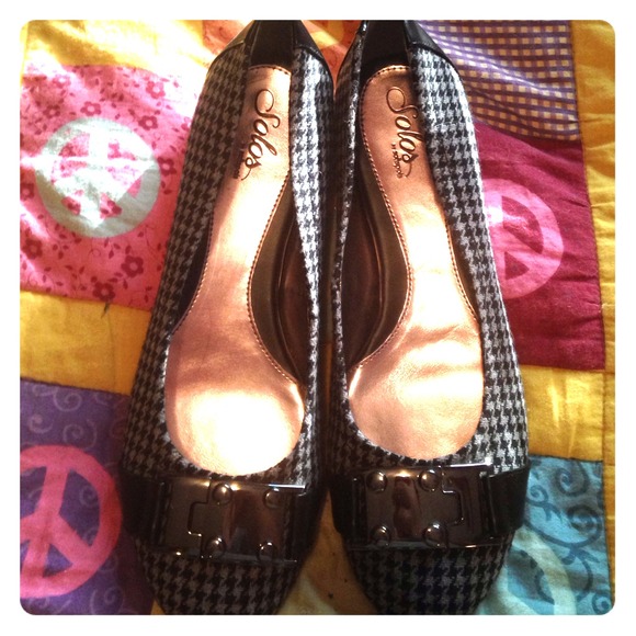 Houndstooth flats