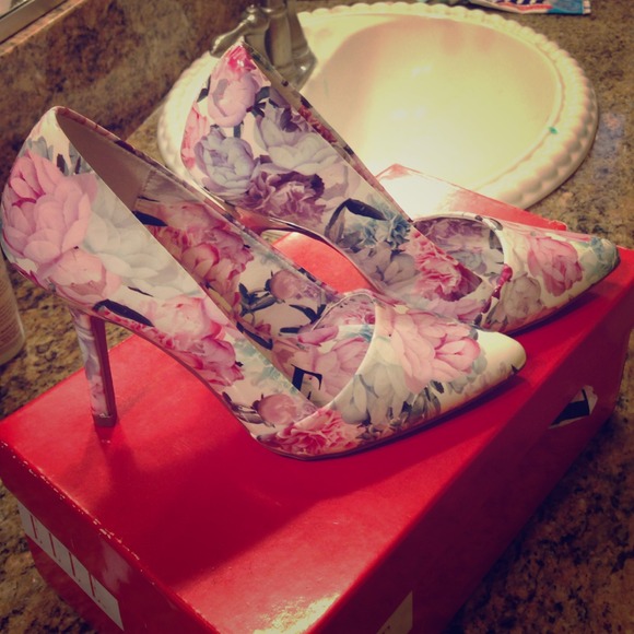 Elle Eljonie Print heels