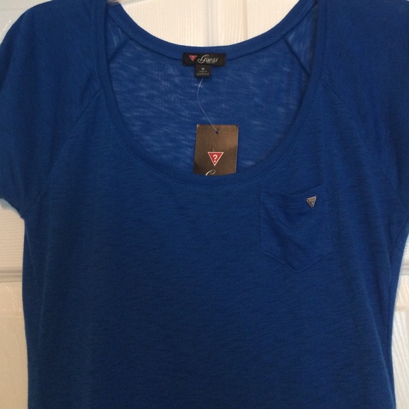 Guess top 💙