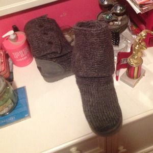Grey knit uggs