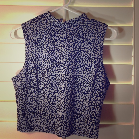 Forever 21 silver/black crop top (Bundled)