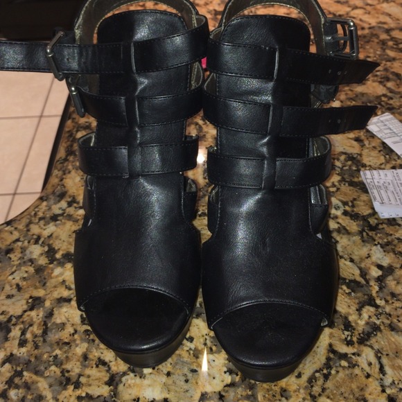 Black strappy wedges