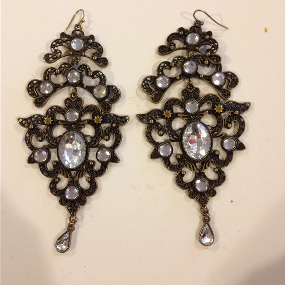 Super cute chandelier earrings from bebe