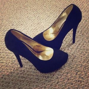 New Fahrenheit 6 inch black heels. Size 6 1/2.