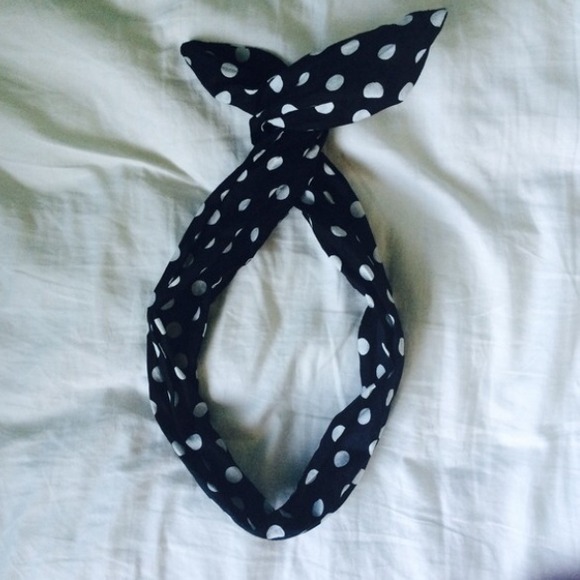 Brandy Melville Accessories - SOLD! Brandy Melville Wire Headband