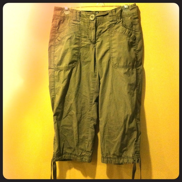 H&M Classic Cargo Capris