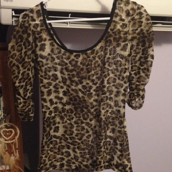 🎀Cute cheetah lace top🎀 - Picture 3 of 3