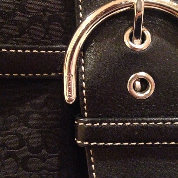 Classic Coach Handbag - Picture 2 of 4