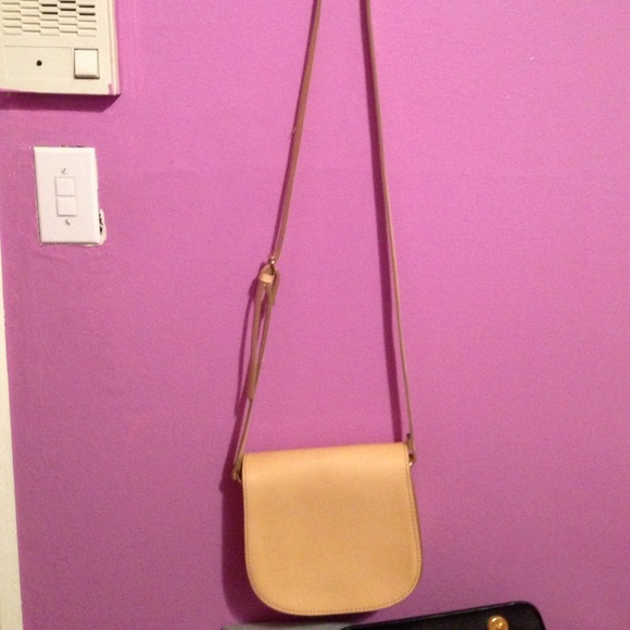 Tan satchel - Picture 1 of 2