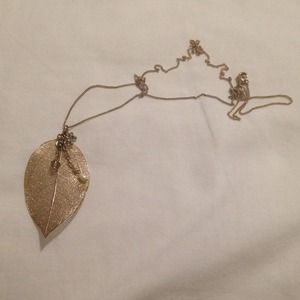 🚫SOLD🚫Golden leaf necklace