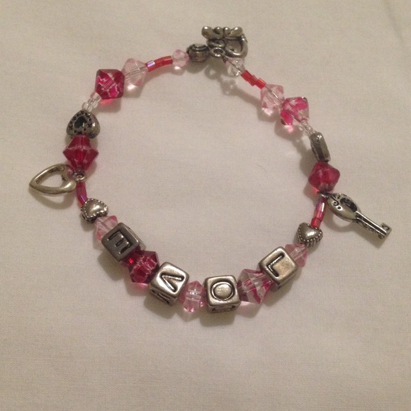 🚫SOLD🚫Red and white "love" bracelet