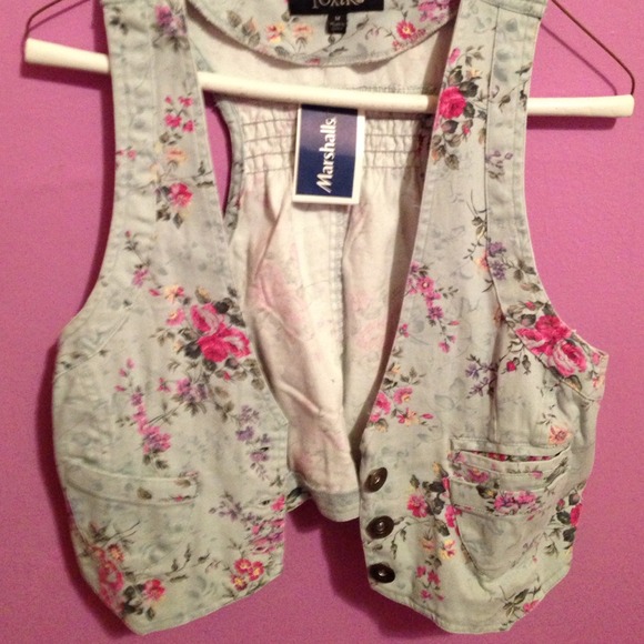 Floral Vest - Picture 1 of 2