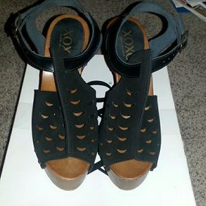 Black leather sandals