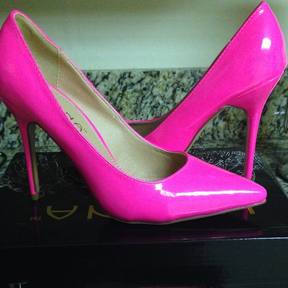 š2X HPš Neon Pink Heels - Picture 3 of 4