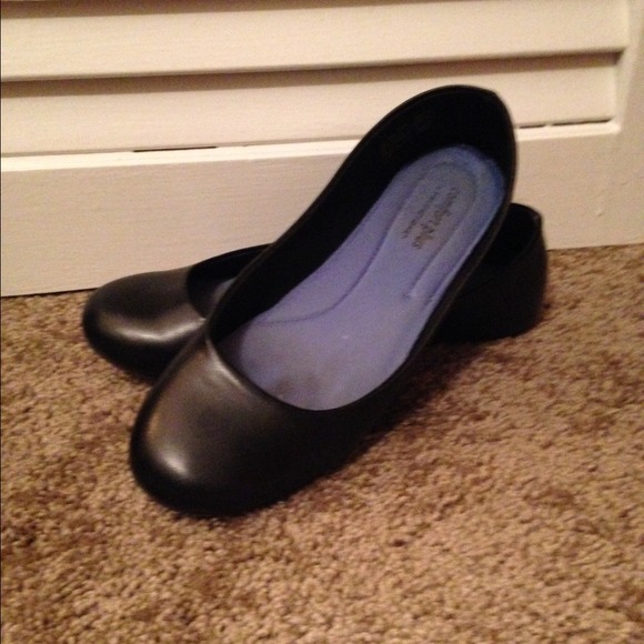Round-Towed Black Flats