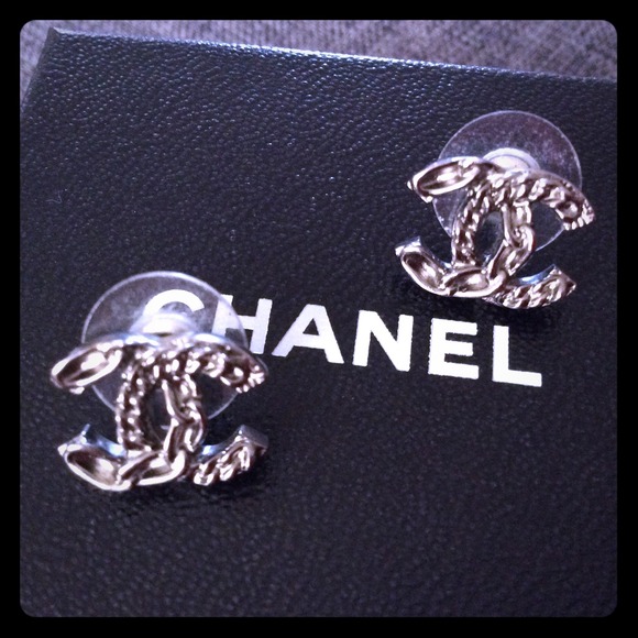 **SOLD ON SHOP HERS** BNWT Auth Chanel CC earrings