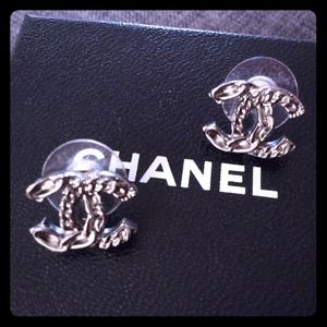 **SOLD ON SHOP HERS** BNWT Auth Chanel CC earrings