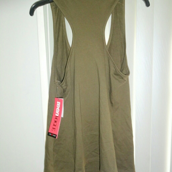 NWT Edgy Green Sleeveless Racer back skull tee - Picture 3 of 4