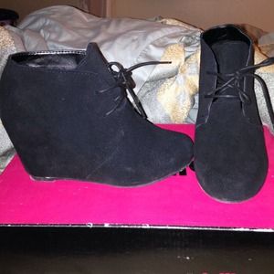 ✳️ REDUCED PRICE ✳️ Adorable black booties