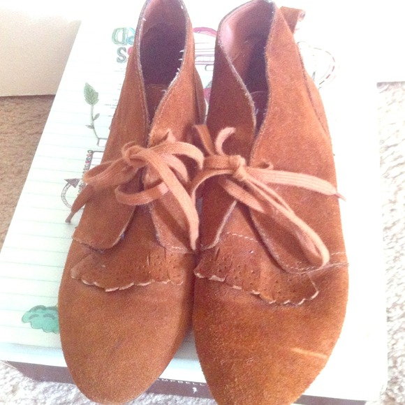 Kelsi Dagger Brown suede eleven booties!