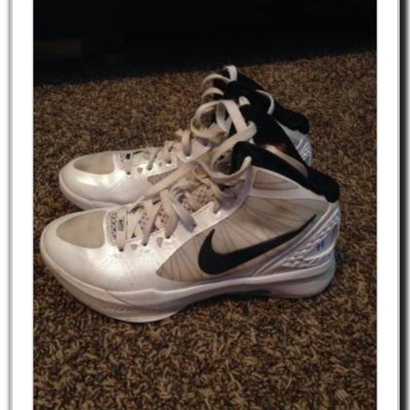 Basketball shoes