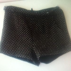 patterned shorts with matching belt