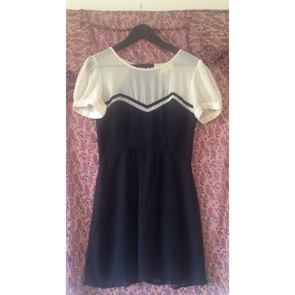 Urban Outfitters Short Sleeve Chiffon Dress