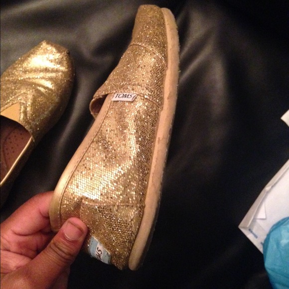 Gold shinny toms - Picture 2 of 4