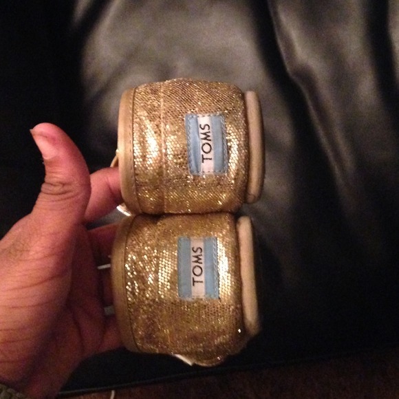 Gold shinny toms - Picture 4 of 4