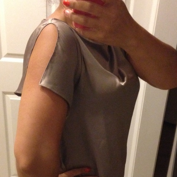 Banana Republic satin top NEW w/o tag beige SMALL - Picture 2 of 4