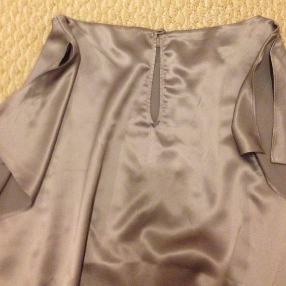 Banana Republic satin top NEW w/o tag beige SMALL - Picture 4 of 4