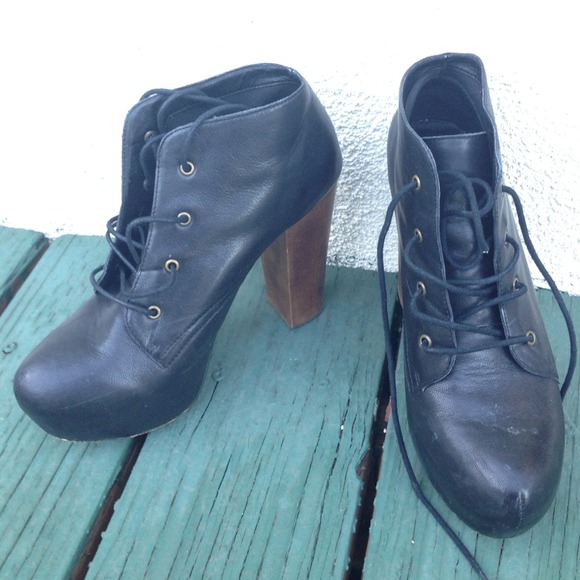 Steve Madden platform boots 7 black, like litas