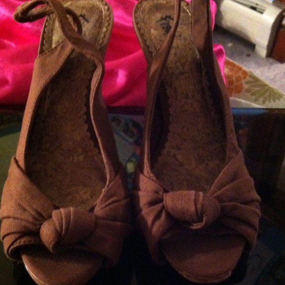 Size 7 casual heals!