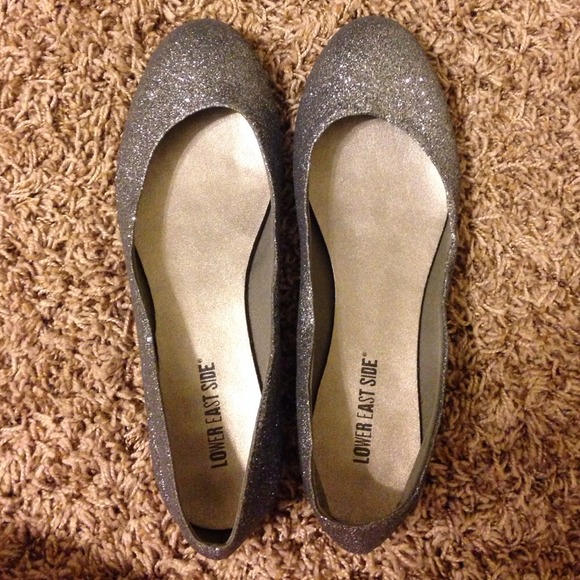 NWOT silver glitter flats