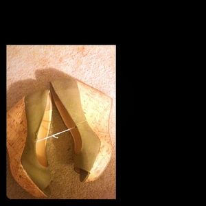 Report Green Peep Toe wedge sz 10