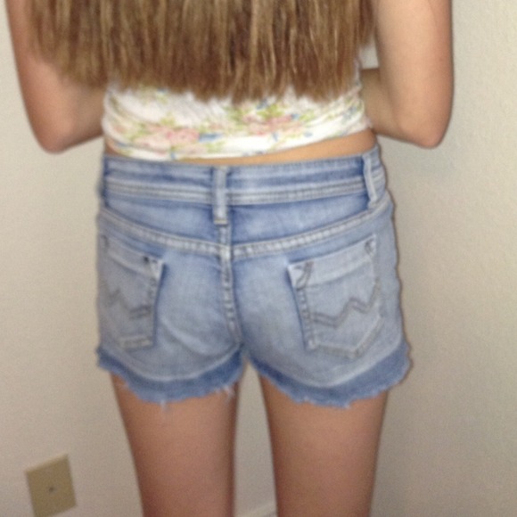 Shorts - Picture 2 of 3