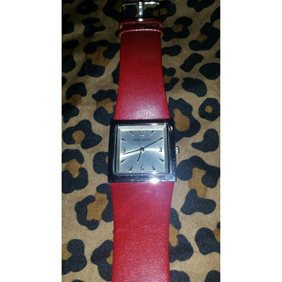 🌺 Nine West watch