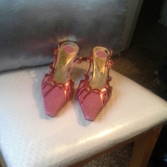 Red pumps - Picture 1 of 1
