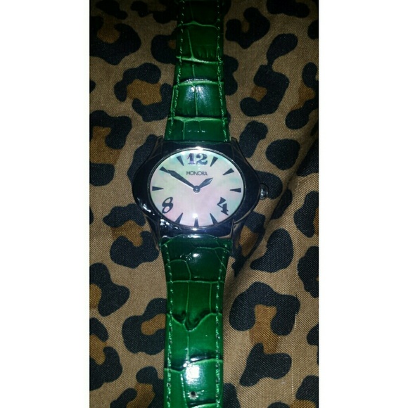 🌺 Honora pearl watch